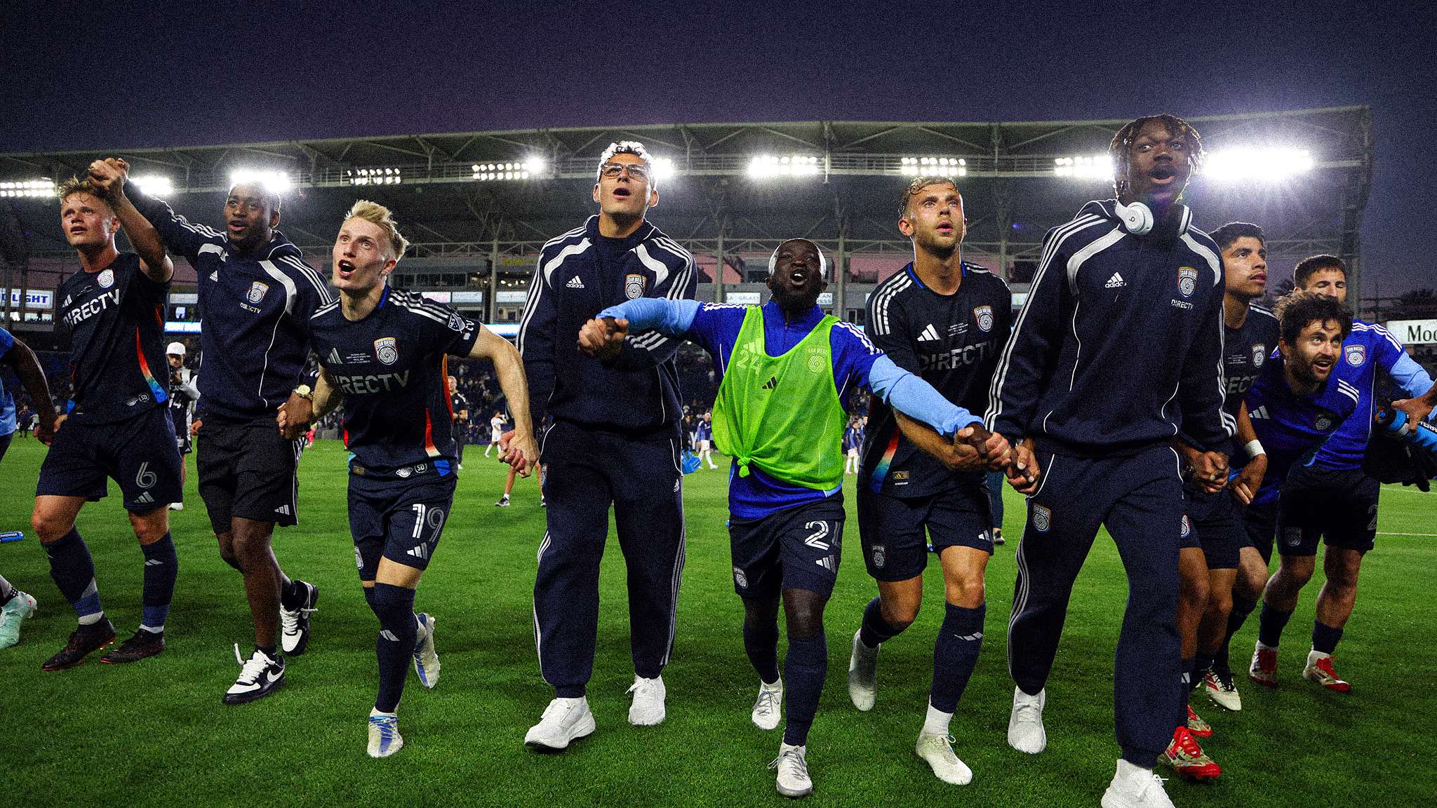 更是一次足 更是一次足